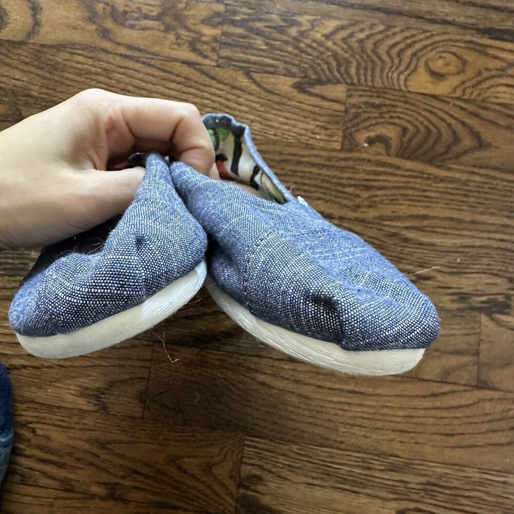 TOMS Classic Chambray Alpargata slip-on shoes size 6.5 | Casual Flats - Picture 9 of 11